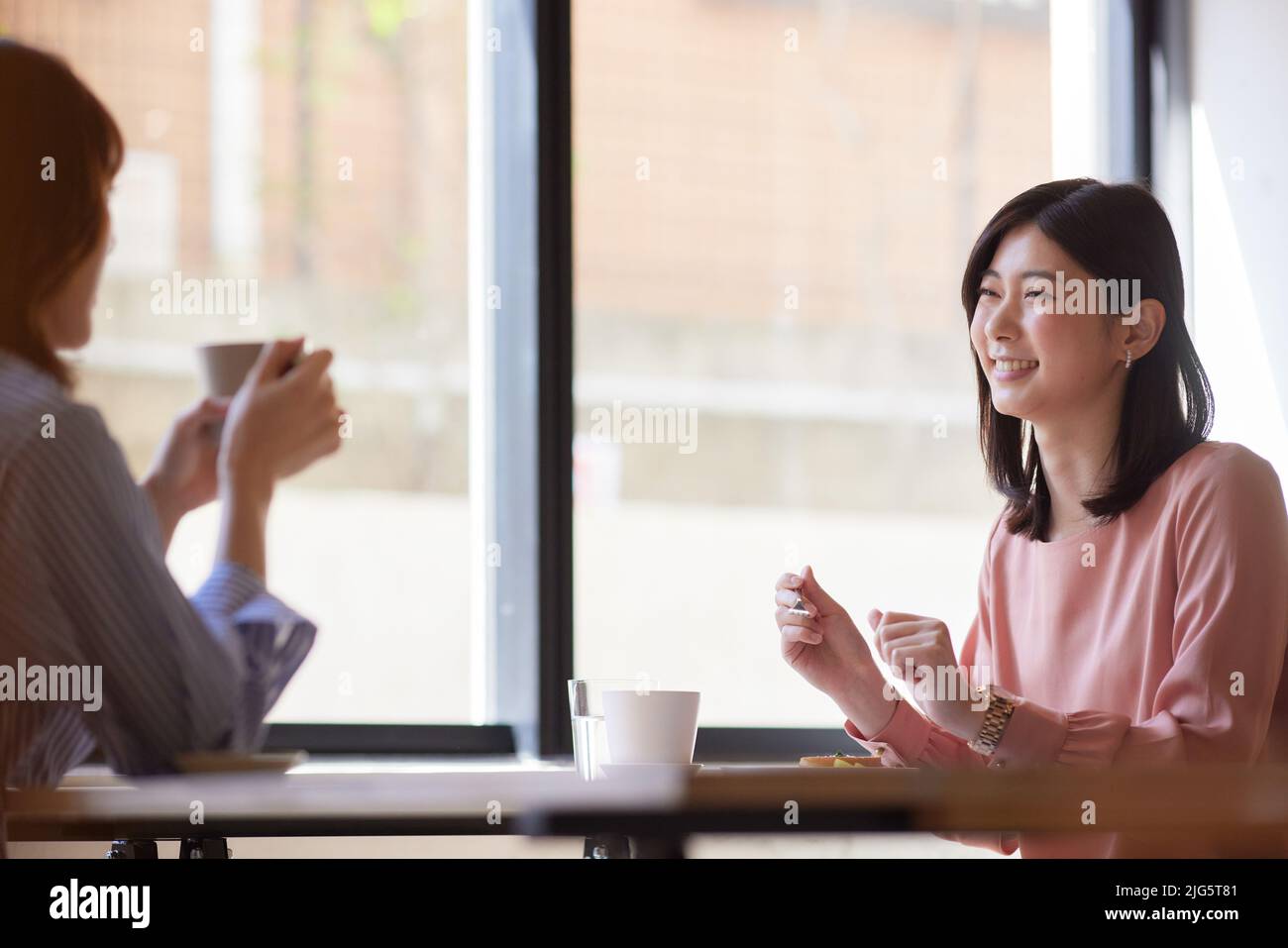 Japanese women at a cafe Stock Photo - Alamy