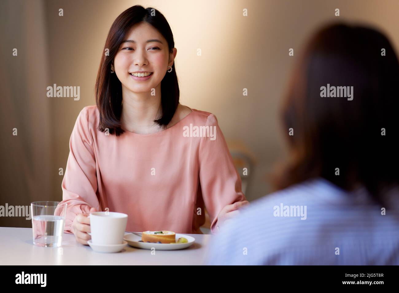 Japanese women at a cafe Stock Photo - Alamy