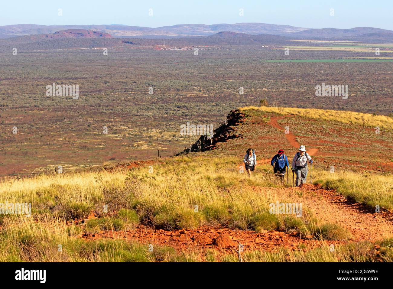 Hikers on the slopes of Mt Bruce, Karijini National Park Stock Photo