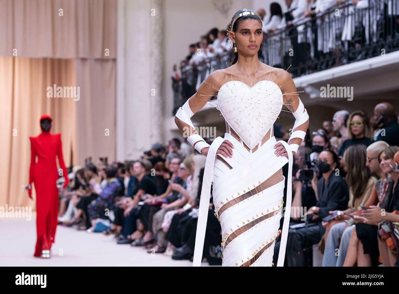 Paris, Frankreich. 06th July, 2022. JEAN PAUL GAULTIER Haute Couture  AW22-23 by Olivier Rousteing runway during Haute Couture Autumn-Winter 2022/23  on July 2022 - Paris, France. 06/07/2022 Credit: dpa/Alamy Live News Stock  Photo - Alamy