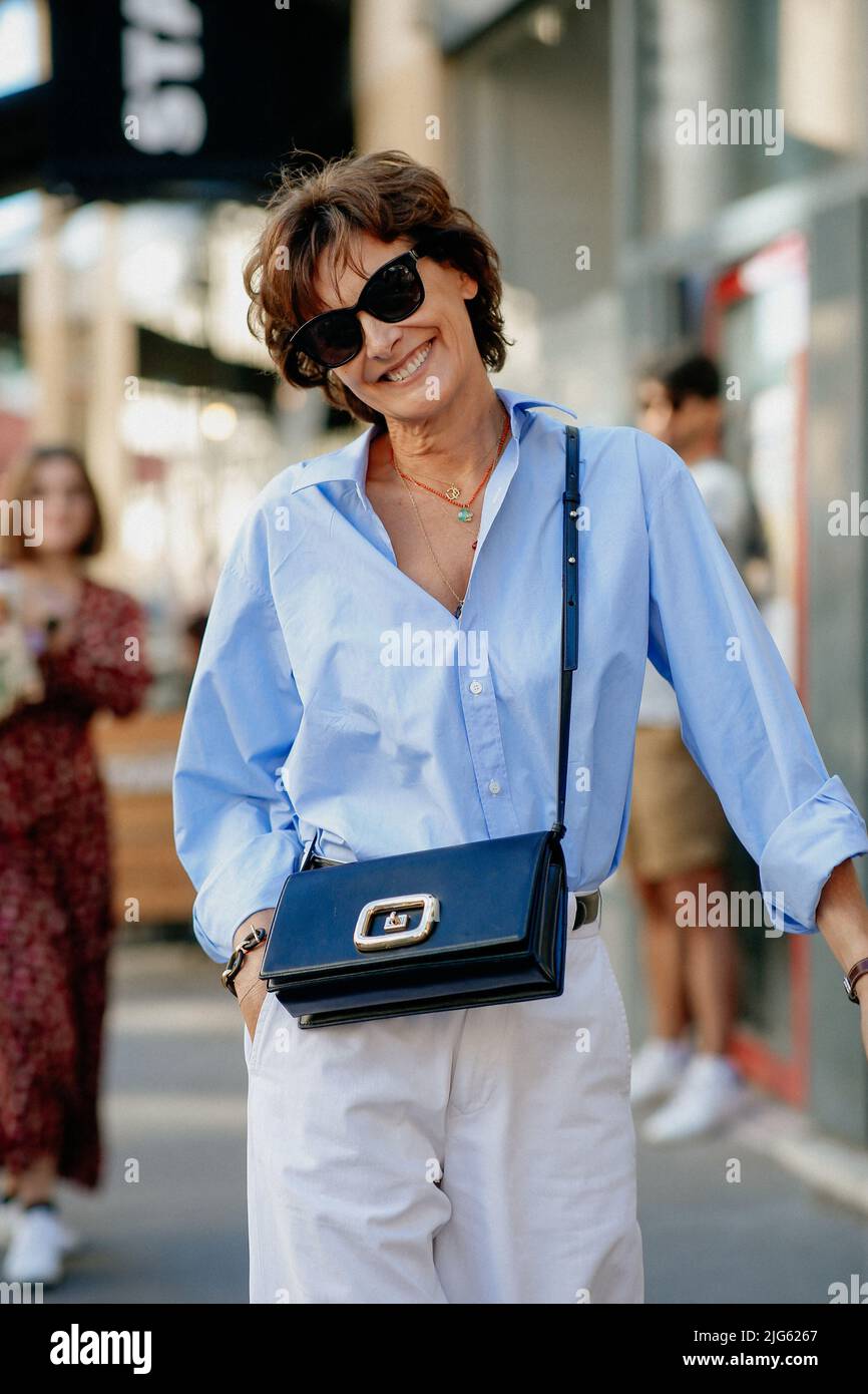 Street style, Ines de la Fressange arriving at Schiaparelli Fall-Winter  2022-2023 Haute Couture show,