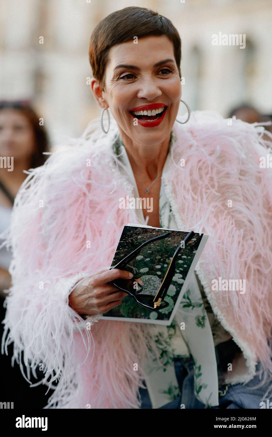 Cristina Cordula Amputée Fake News Paris, France, July 4, 2022. Cristina Cordula attending the Giambattista  Valli show during PFW Haute Couture in Paris, France on July 4, 2022. Photo  by Julien Reynaud/APS-Medias/ABACAPRESS.COM Stock Photo - Alamy