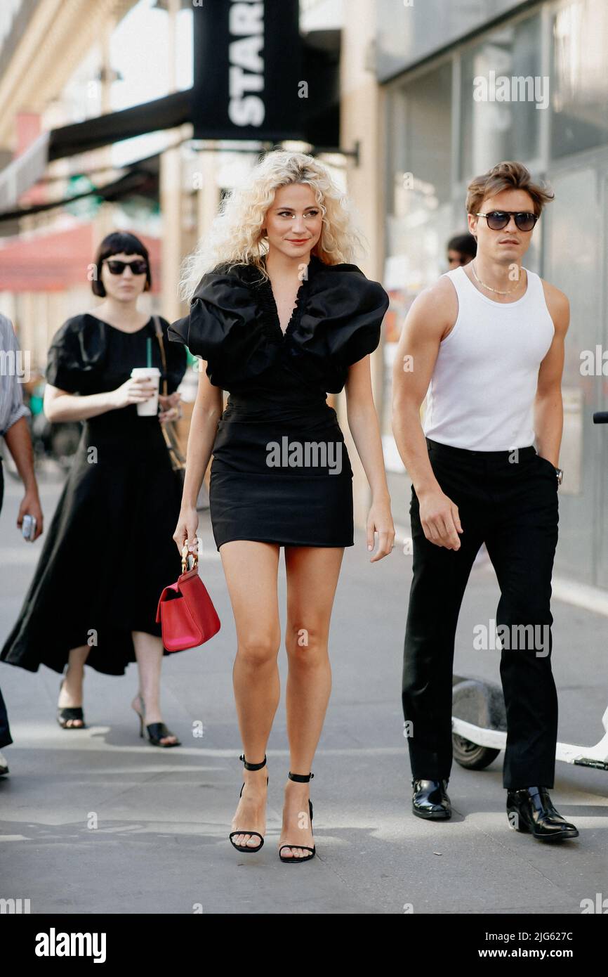 Street style, Pixie Lott arriving at Schiaparelli Fall-Winter 2022-2023 Haute Couture show, held at Musee des Arts Decoratifs, Paris, France, on July 4, 2022. Photo by Marie-Paola Bertrand-Hillion/ABACAPRESS.COM Stock Photo