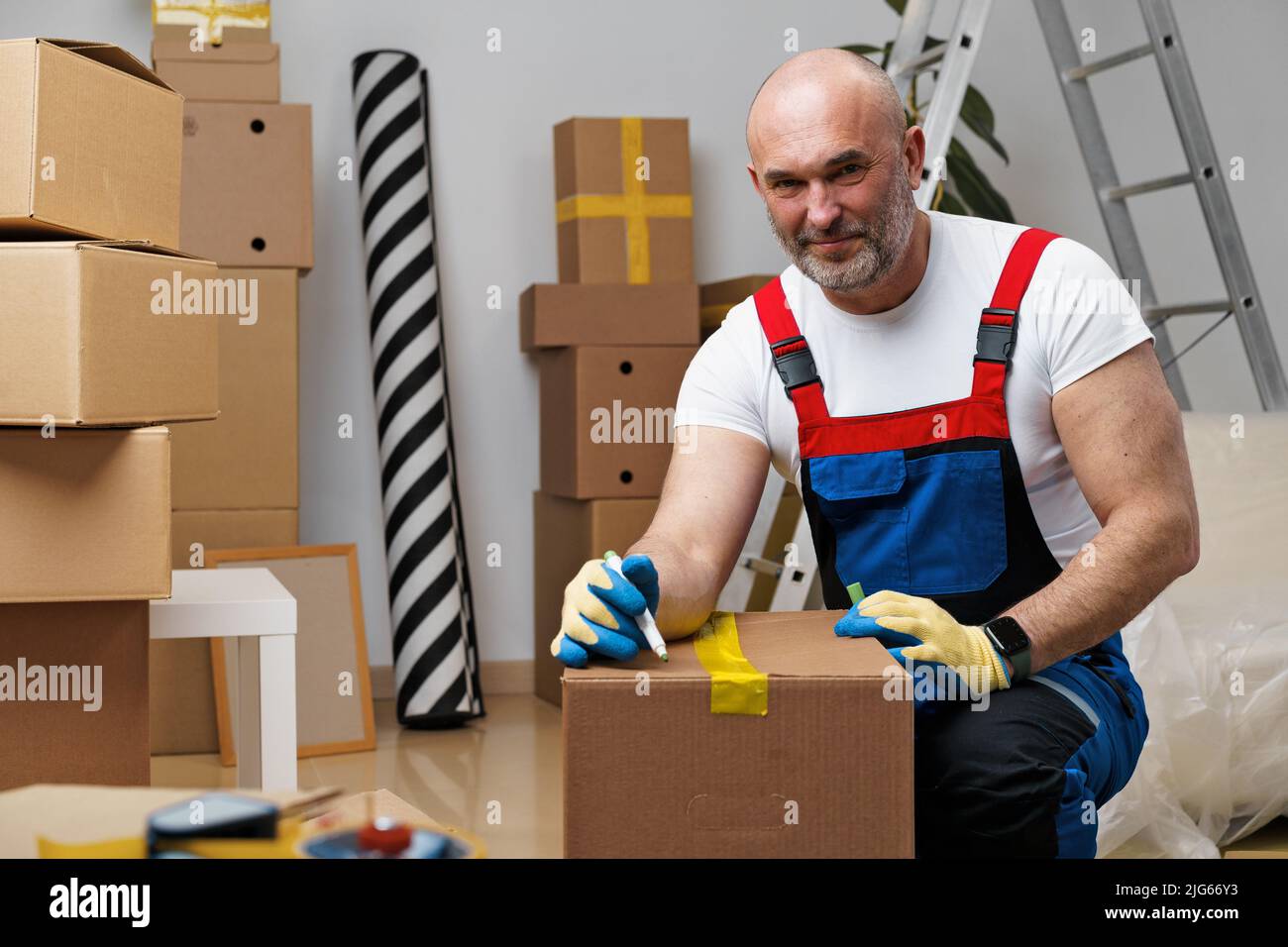 Man mover in uniform hi-res stock photography and images - Alamy
