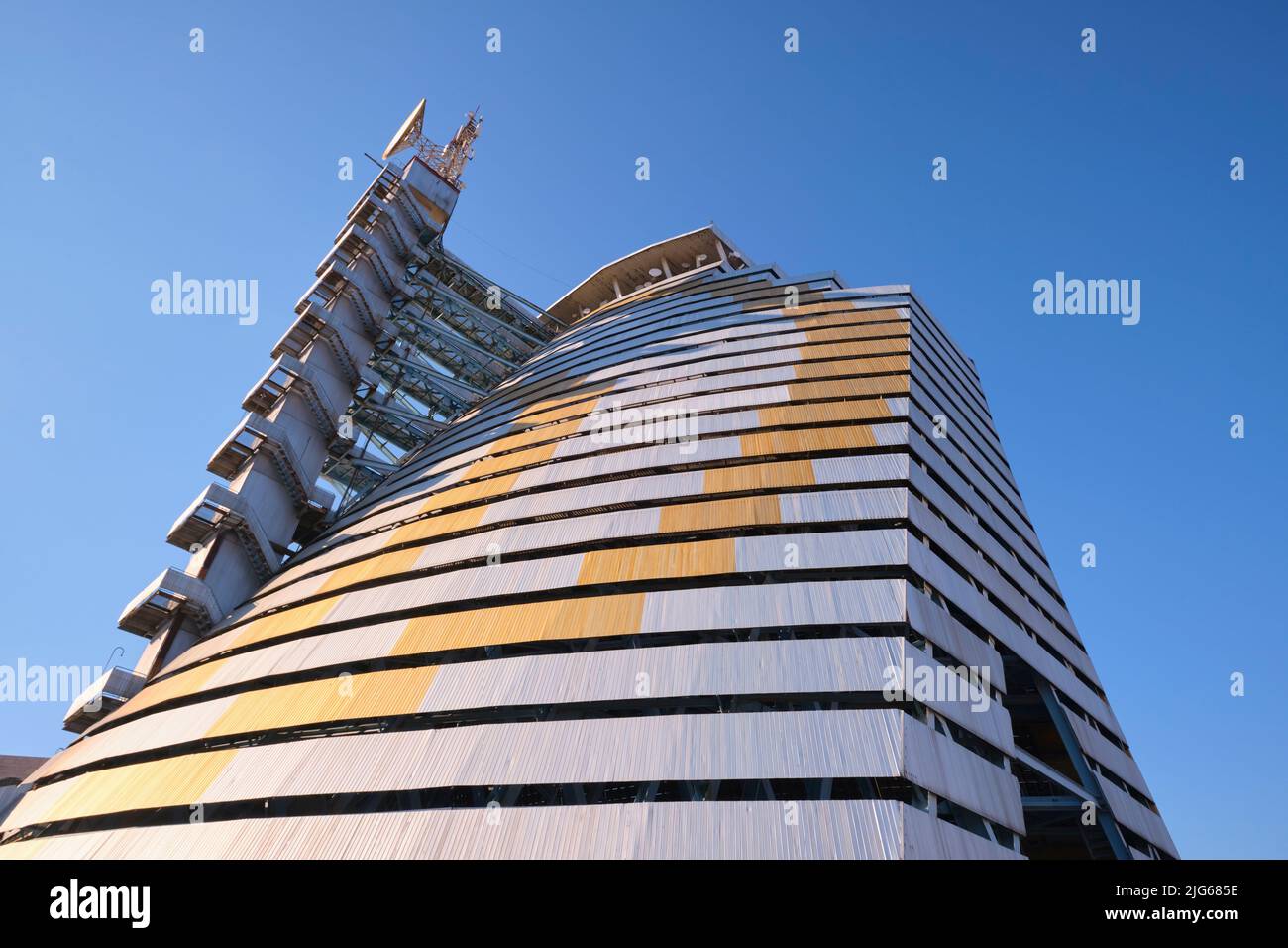 The silver banded curved back of the main reflector building at the Physics of the Sun Institute of Physics and Technology. In Parkent, near Tashkent, Stock Photo