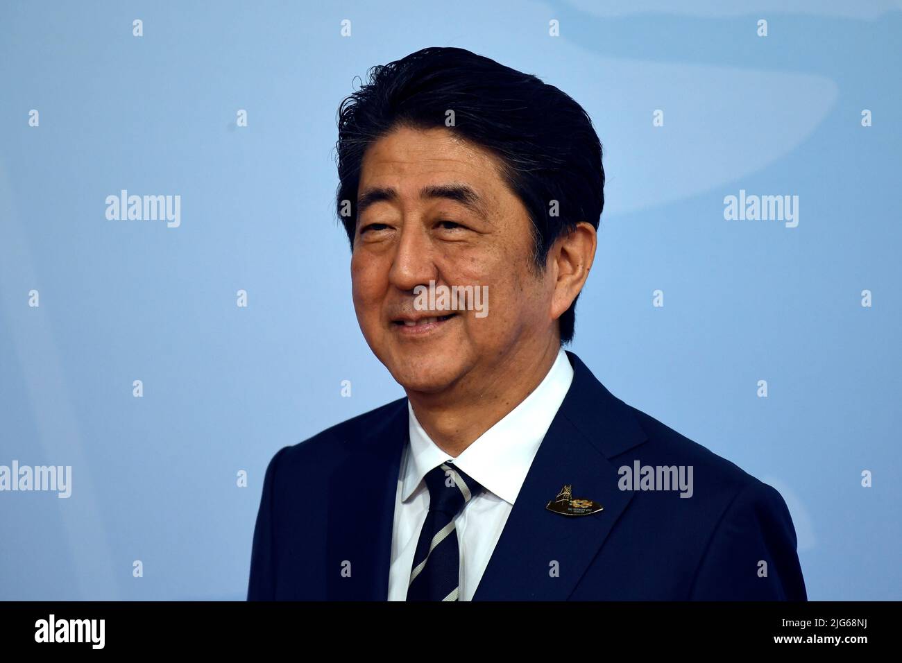 Hamburg, Deutschland. 08th July, 2022. ARCHIVE PHOTO: A 41-year-old attacked former Japanese Prime Minister Shinzo Abe in open Stravue. Abe's condition is critical. Shinzo ABE, Japanese Prime Minister, vÇ¬UJapan, JPN, portrait, portrvÉ¬sst, portrait, cropped single image, single motif, G20 meeting in Hamburg, G 20 summit, Sumwith, Germany, 07.07.2017 vÇ¬ Credit: dpa/Alamy Live News Stock Photo
