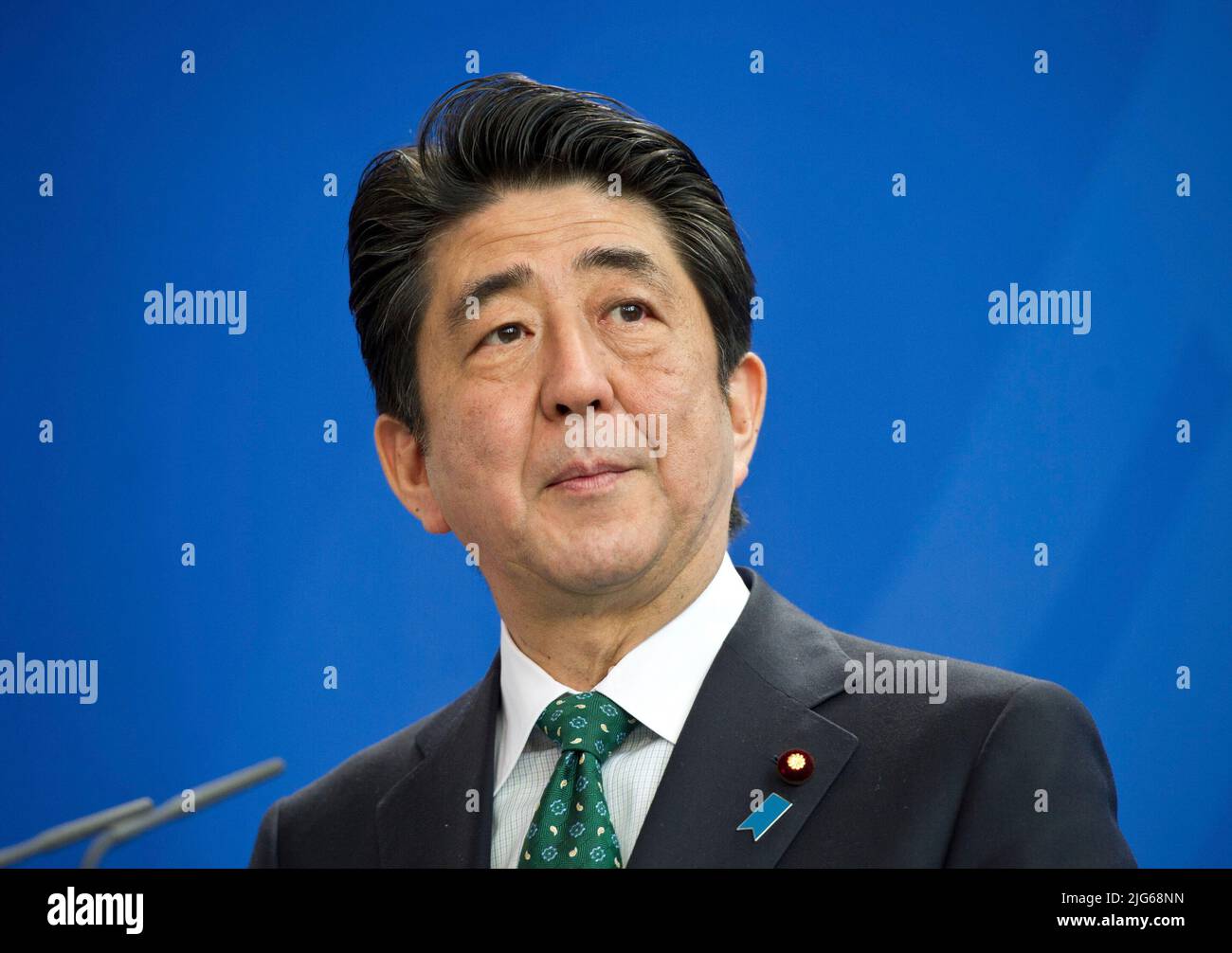 Berlin, Deutschland. 08th July, 2022. ARCHIVE PHOTO: A 41-year-old attacked former Japanese Prime Minister Shinzo Abe in open Stravue. Abe's condition is critical. Prime Minister Shinzo ABE (Japan) Joint press briefing by the Japanese Prime Minister and the Federal Chancellor in the Federal Chancellery in Berlin, Germany on April 30, 2014 ¬ ¬ Credit: dpa/Alamy Live News Stock Photo