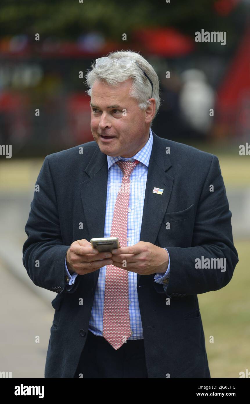Tim Loughton MP (Con: East Worthing) interviewed on College Green, 7th July 2022, the day Boris Johnson resigned as Prime Minister Stock Photo