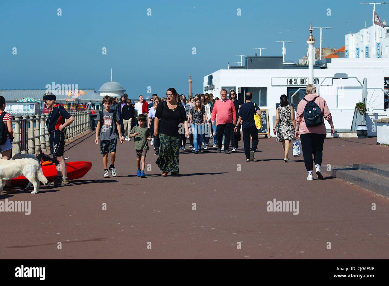 Hastings, East Sussex, UK. 08 Jul, 2022. UK Weather: Very hot and sunny at the seaside town of Hastings in East Sussex as Brits enjoy the very hot weather today and is expected to reach 29c in some parts of the UK. Busy Hastings promenade with people enjoying the hot weather. Photo Credit: Paul Lawrenson /Alamy Live News Stock Photo