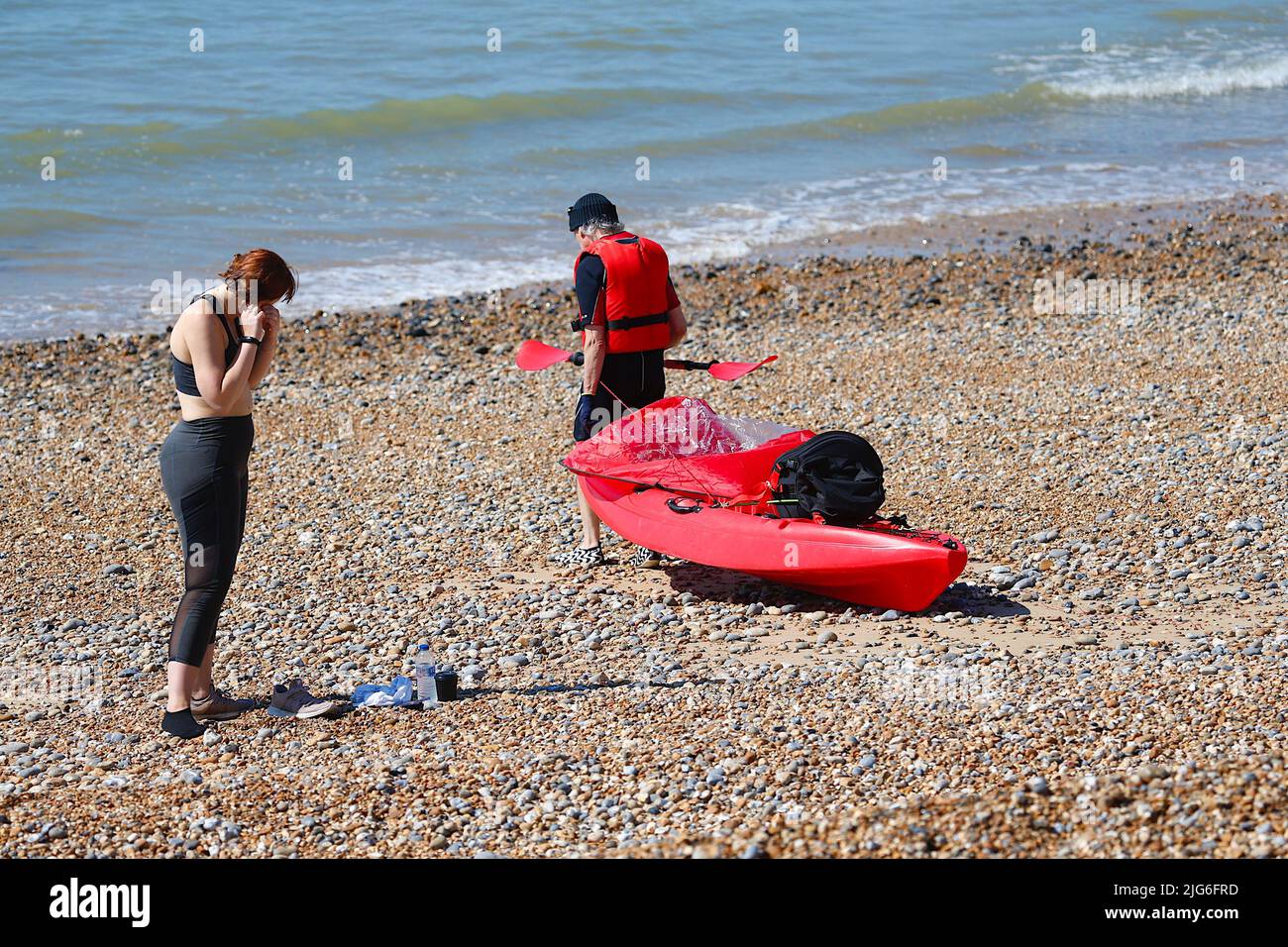 Hastings, East Sussex, UK. 08 Jul, 2022. UK Weather: Very hot and sunny at the seaside town of Hastings in East Sussex as Brits enjoy the very hot weather today and is expected to reach 29c in some parts of the UK. Photo Credit: Paul Lawrenson /Alamy Live News Stock Photo