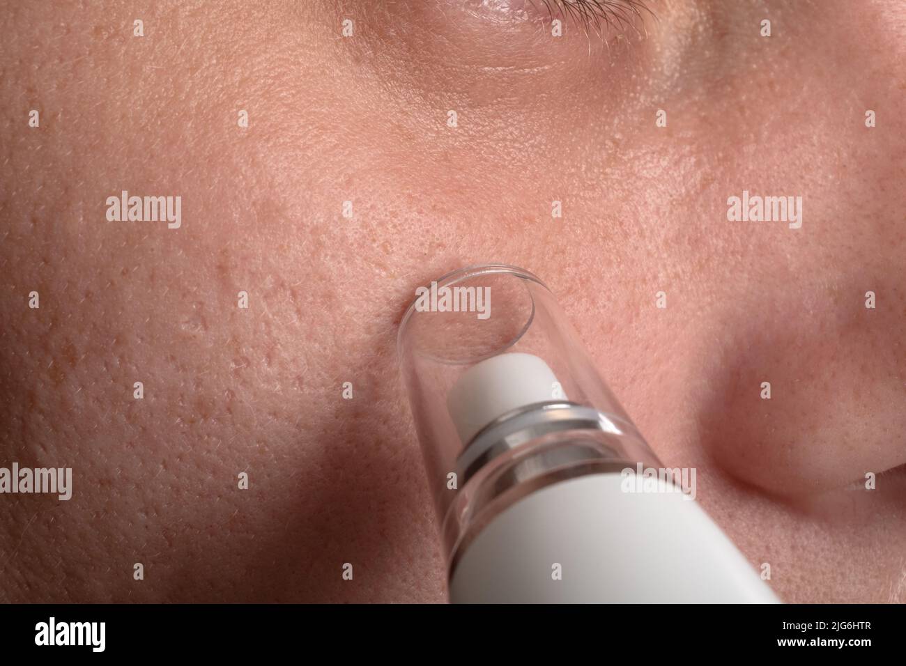 Ultrasonic cleaning hi-res stock photography and images - Alamy