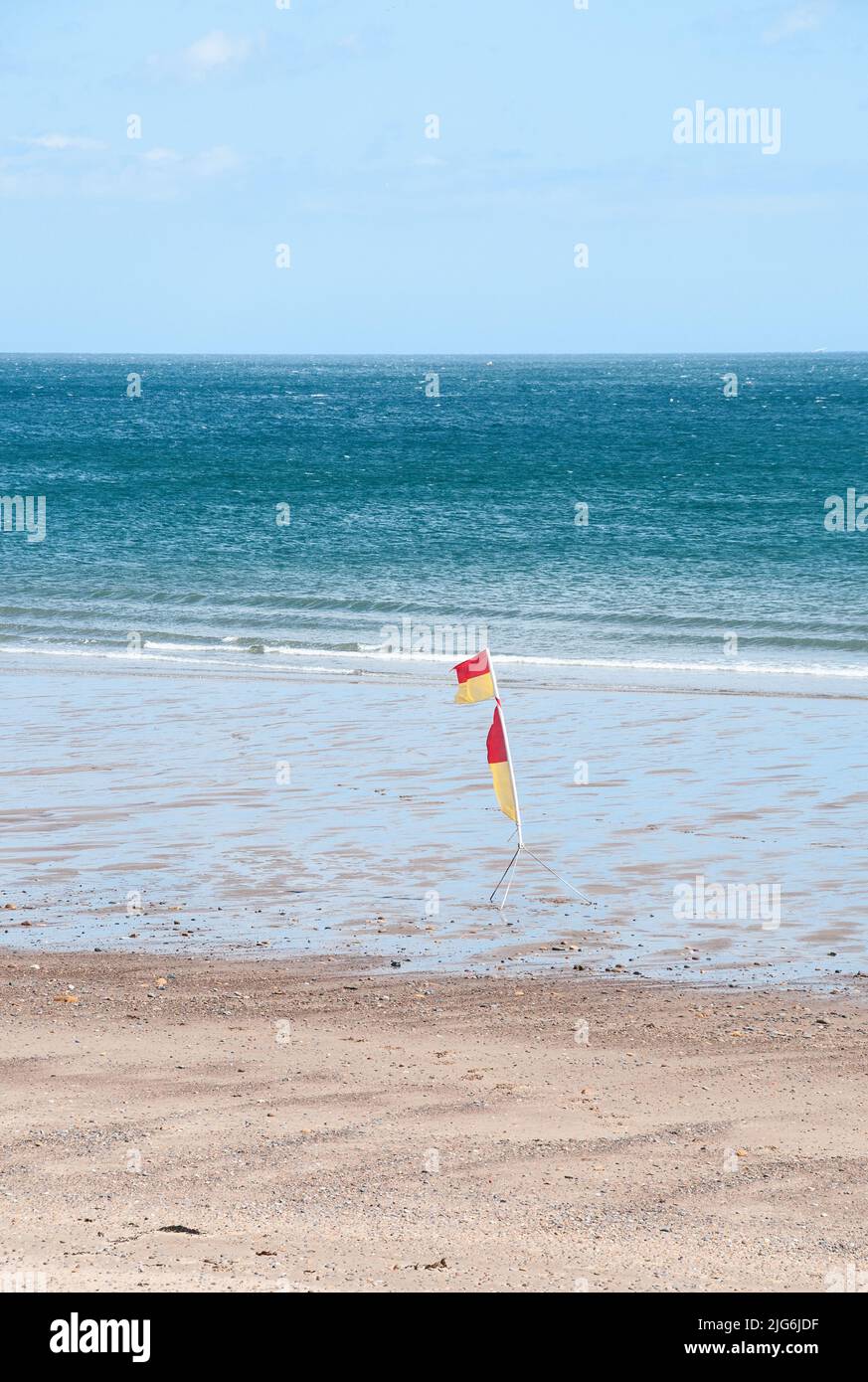 Around the UK - Lifeguard Flags, Sandsend Beach, North Yorkshire, UK Stock Photo