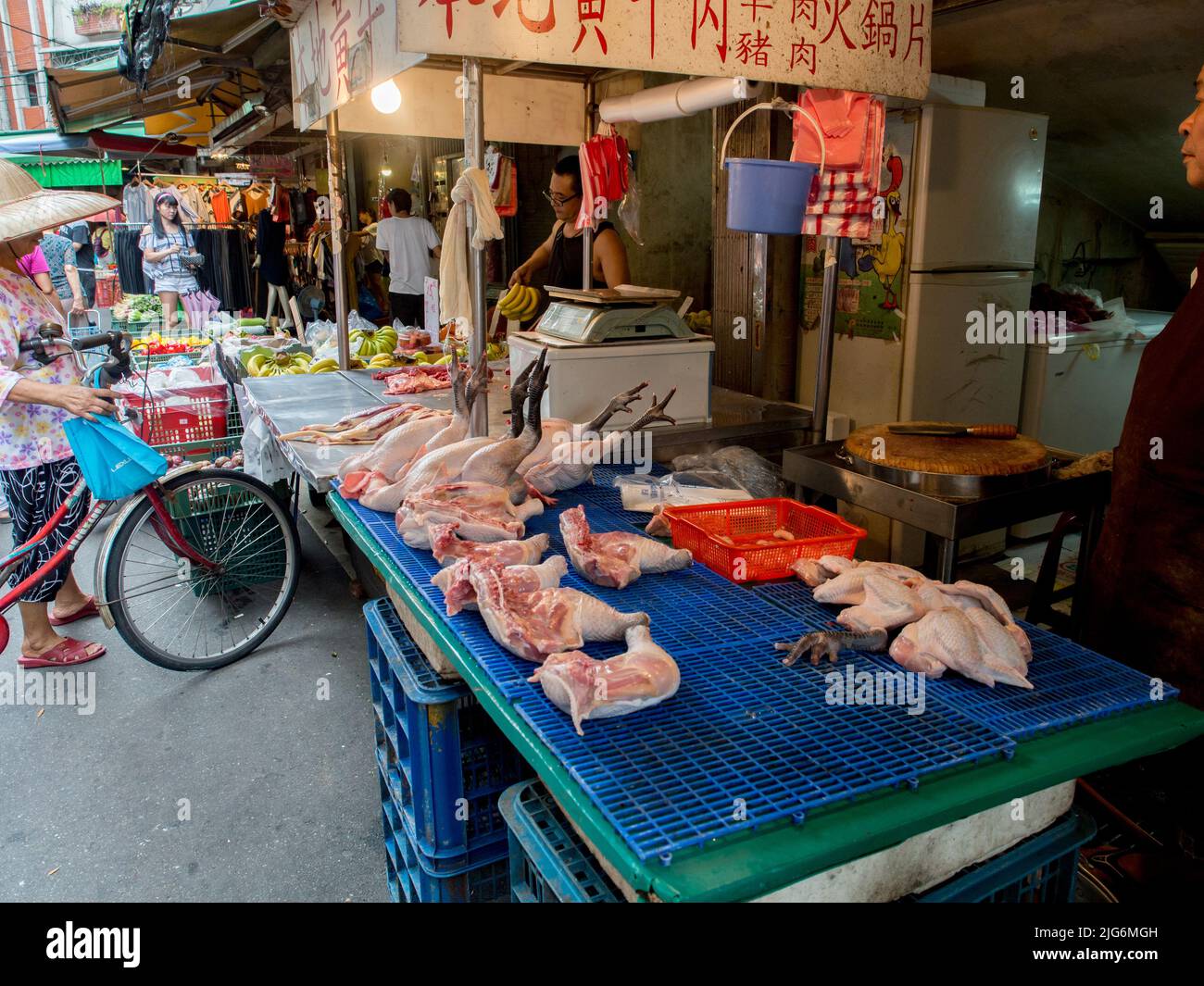 Taipei, Taiwan - October 04, 2016: Hens with heads and feet on a local market  in New Taipei City. Asia. Stock Photo