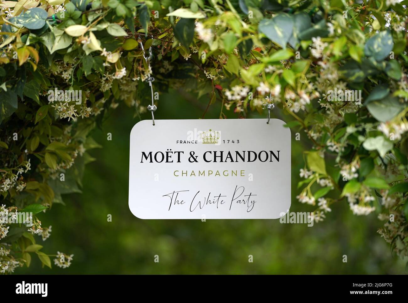 Moet and Chandon Champagne singage ahead of Festival Friday of the Moet and  Chandon July Festival at Newmarket racecourse, Suffolk. Picture date:  Friday July 8, 2022 Stock Photo - Alamy