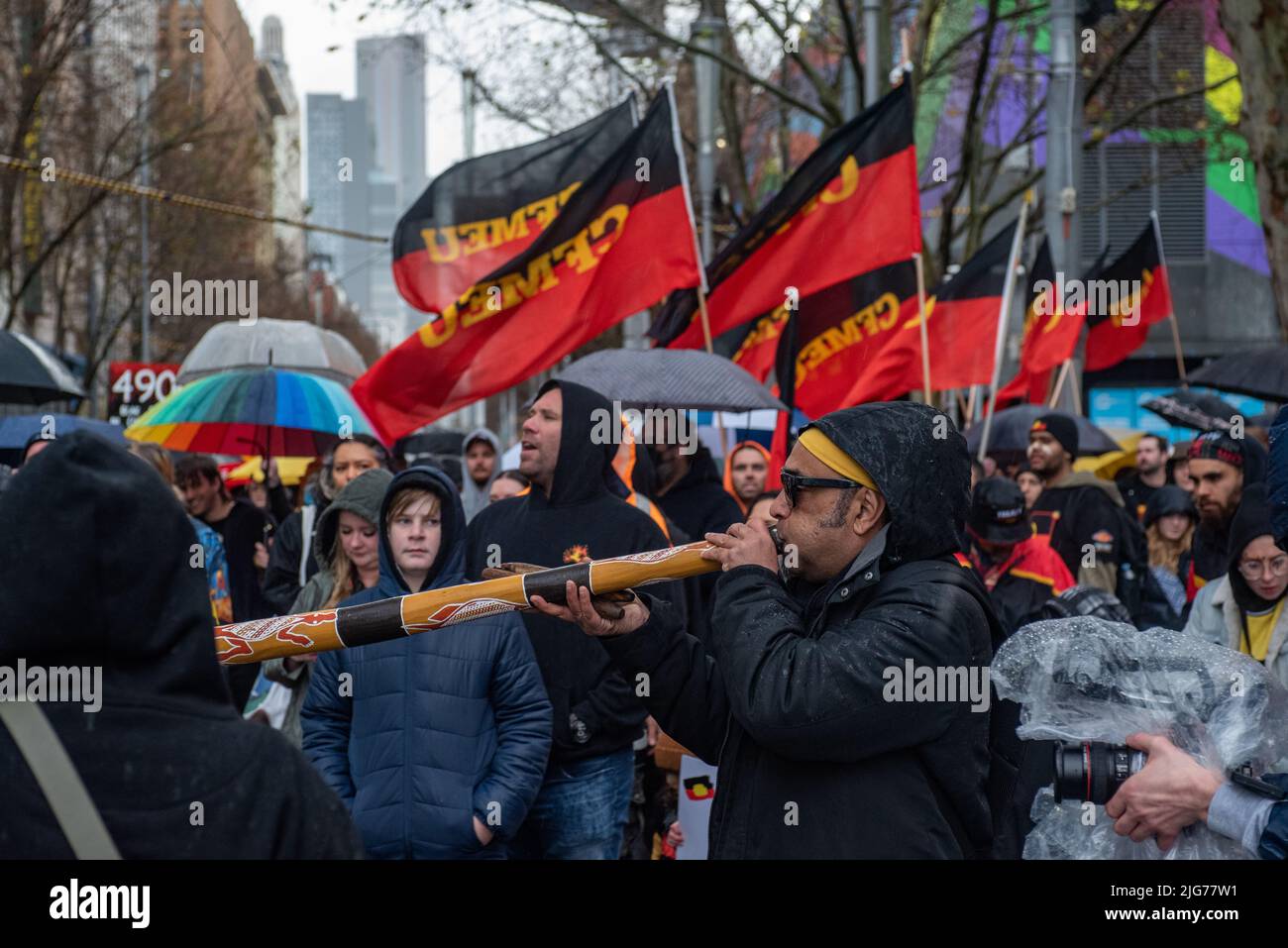 Melbourne, Australia. 8th July 2022. A man plays the didgeridoo during the NAIDOC week march through Melbourne's CBD. Credit: Jay Kogler/Alamy Live News Stock Photo