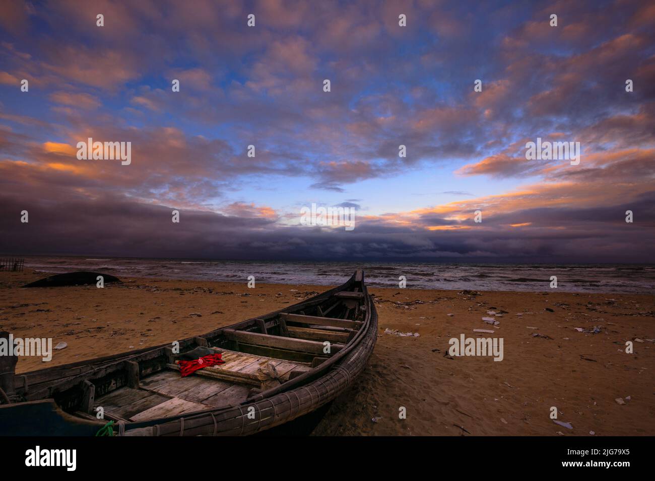 Old abandoned boat abandoned on the coast Stock Photo Alamy
