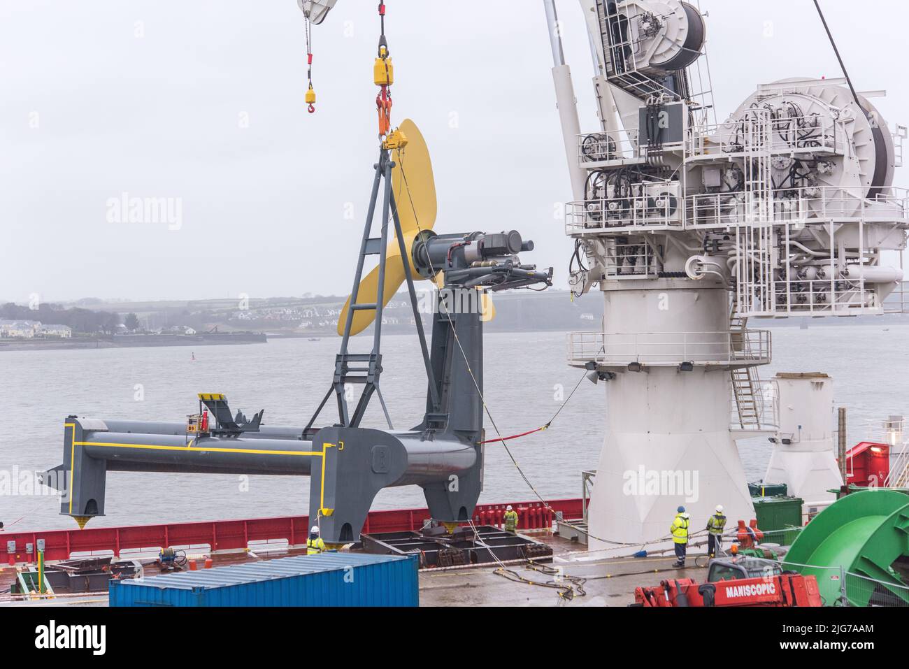 Lifting Deltastream tidal energy turbine onto dynamic positioning ...