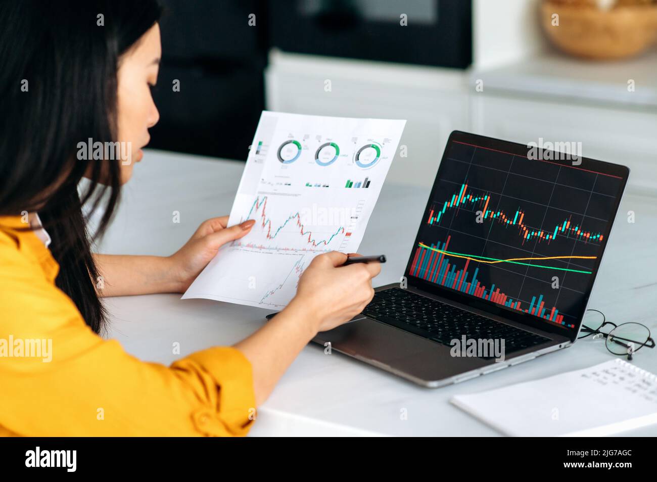 Bitcoin broker hi-res stock photography and images - Alamy