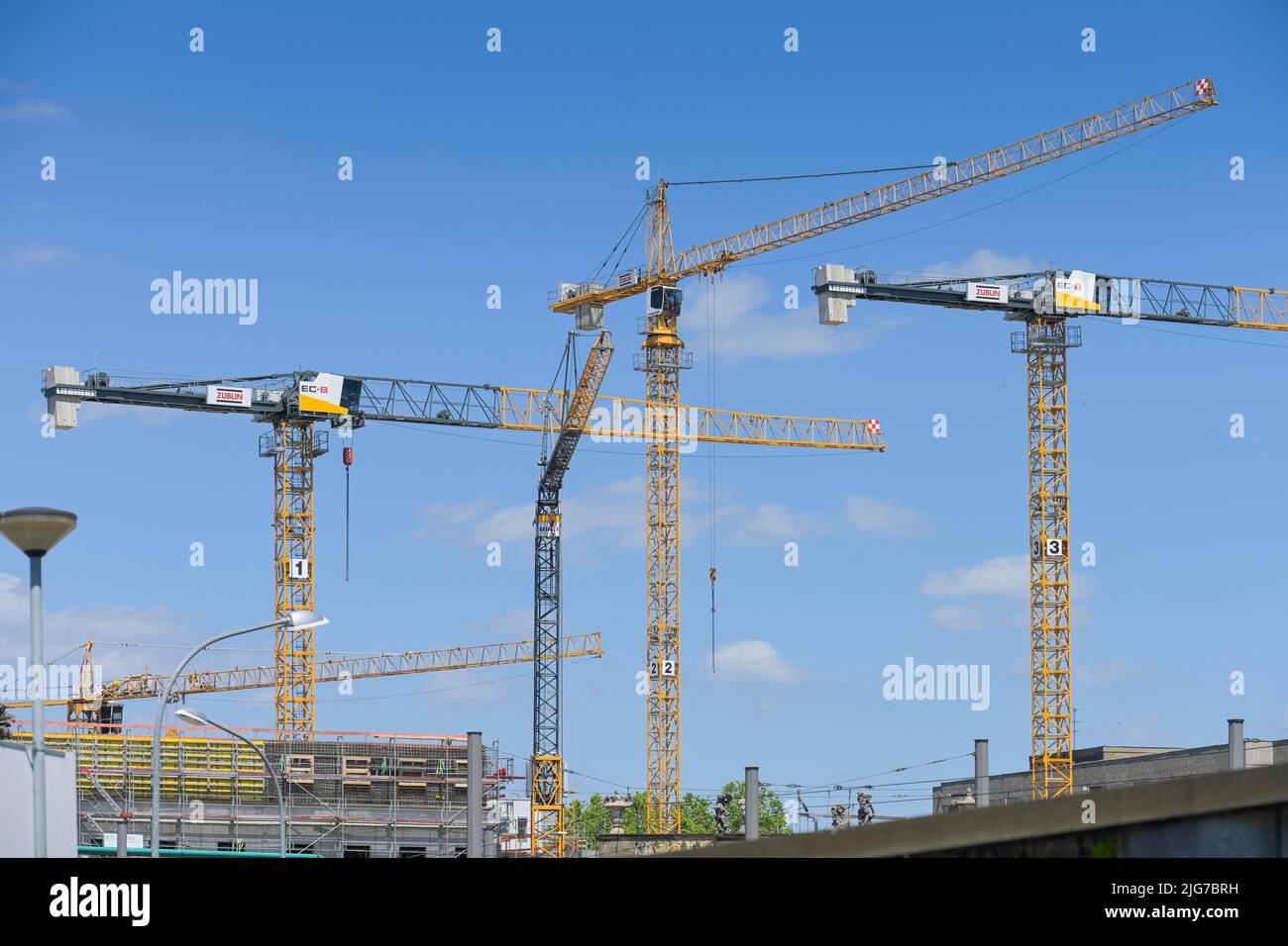 Cranes, Potsdamer Mitte residential and commercial complex, Alter Markt, Potsdam, Brandenburg, Germany Stock Photo