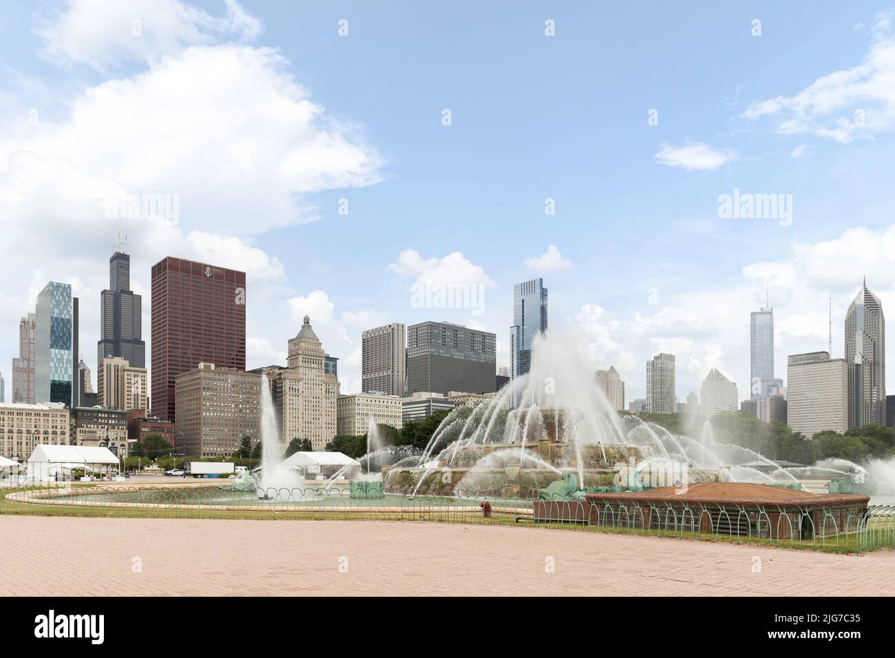 The Buckingham Fountain, in the Grant Park area of downtown Chicago, with the skyline in the background. Stock Photo
