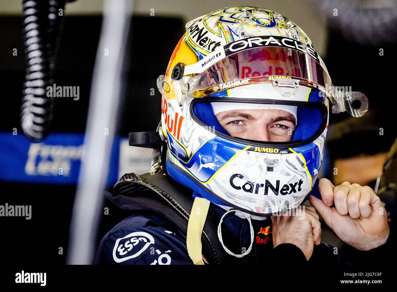 SPIELBERG - Max Verstappen (Red Bull) puts on his specially designed helmet in the pit box during practice 1 ahead of the F1 Grand Prix of Austria at the Red Bull Ring on July 8, 2022 in Spielberg, Austria. ANP SEM VAN DER WAL Credit: ANP/Alamy Live News Stock Photo