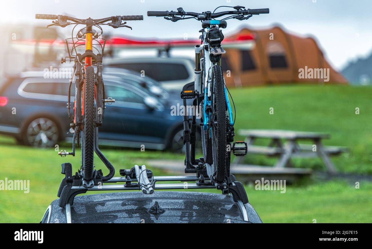 Rooftop Rack with Bikes on a Car. Summer Vacation Getaway Theme Stock ...