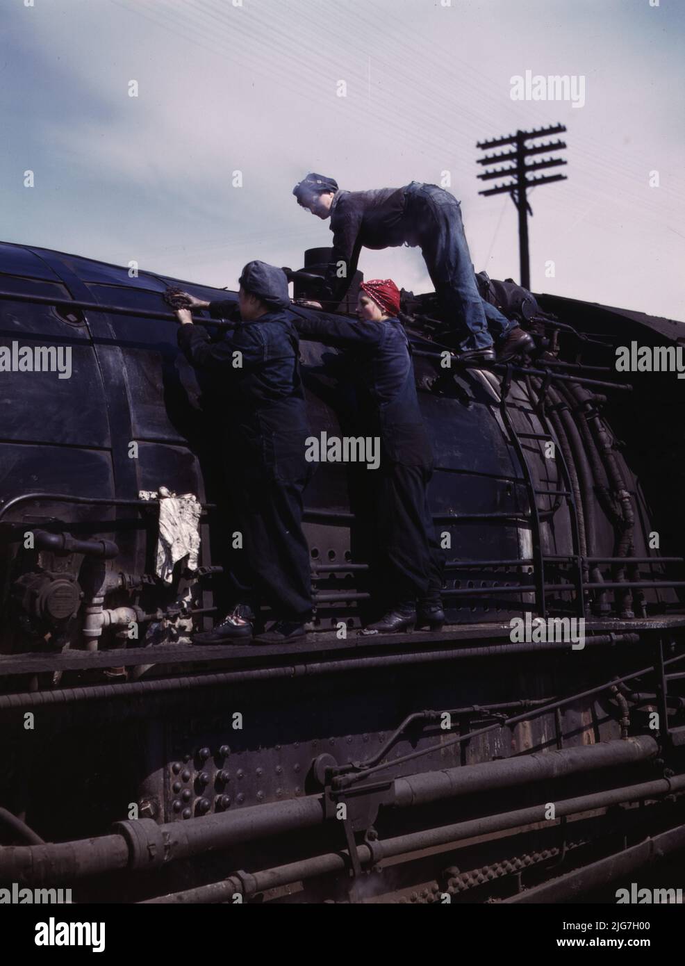 C. &amp; N.W. R.R., women wipers at the roundhouse cleaning one of the giant &quot;H' class locomotives, Clinton, Iowa. Photograph shows Marcella Hart at left, Mrs. Elibia Siematter at right. Stock Photo