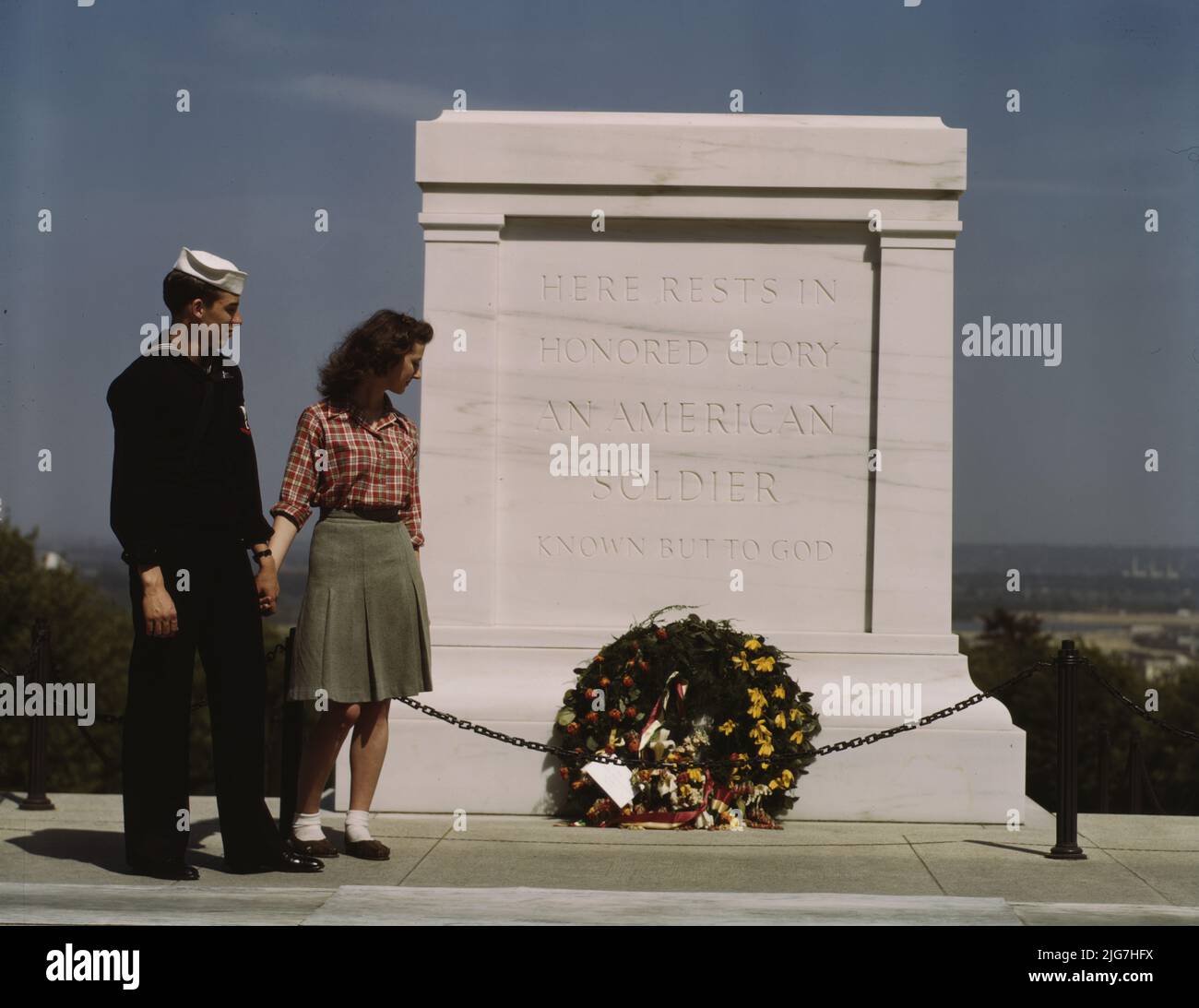 Sailor and girl at the Tomb of the Unknown Soldier, Washington, D.C. Photo shows sailor with Margaraet Mary CcCloskey [sic. Margaret Mary McCloskey?. Inscription on tomb: 'Here Rests in Honored Glory An American Soldier Known But To God']. Stock Photo