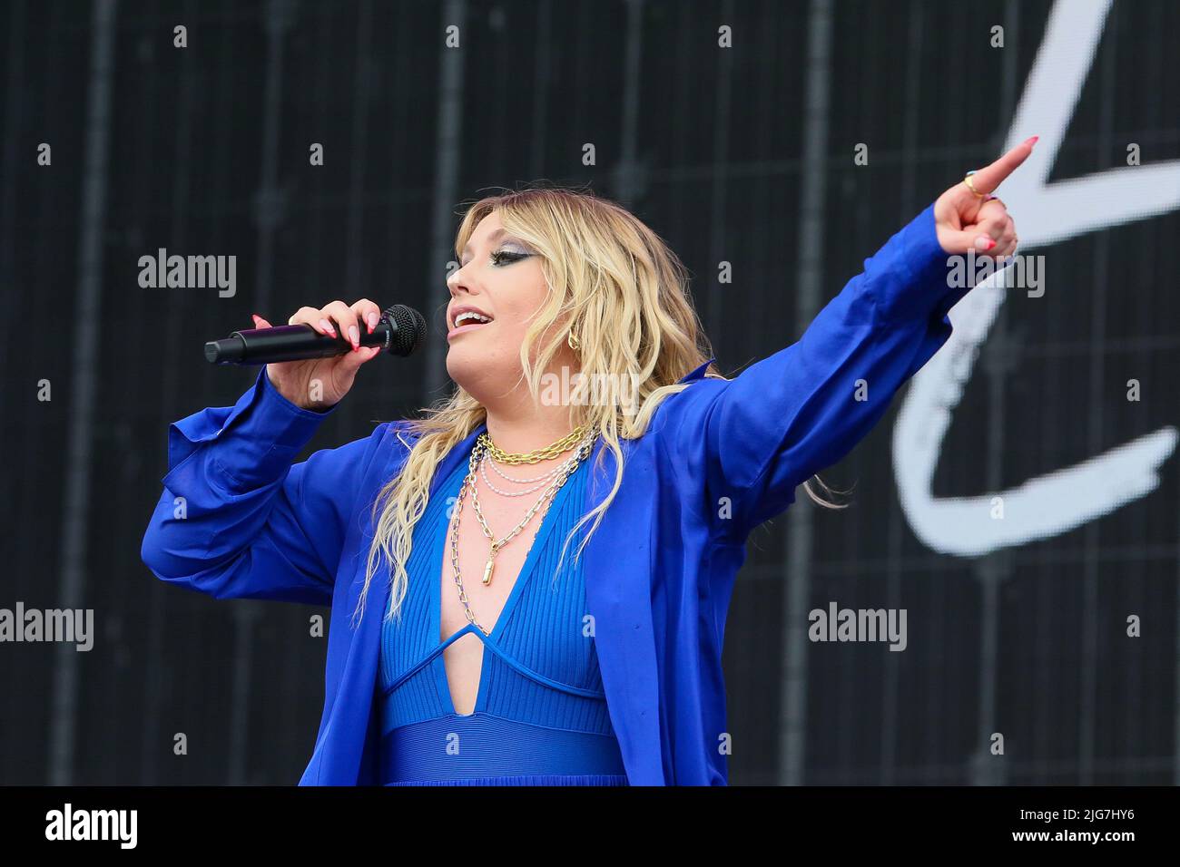 Glasgow, UK. 08th July, 2022. ELLA HENDERSON, famous singer with family connections to Scotland played at TRNSMT music festival, Glasgow Green, Glasgow, Scotland, UK. The festival is on for three days and is expected to be a sell out with thousands of music fans attending. Credit: Findlay/Alamy Live News Stock Photo