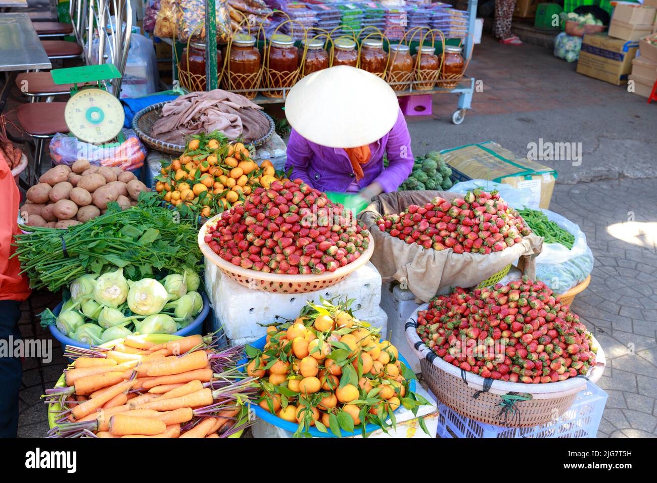 Farmers sell freshly harvested strawberries in their garden in Da Lat, Vietnam Stock Photo