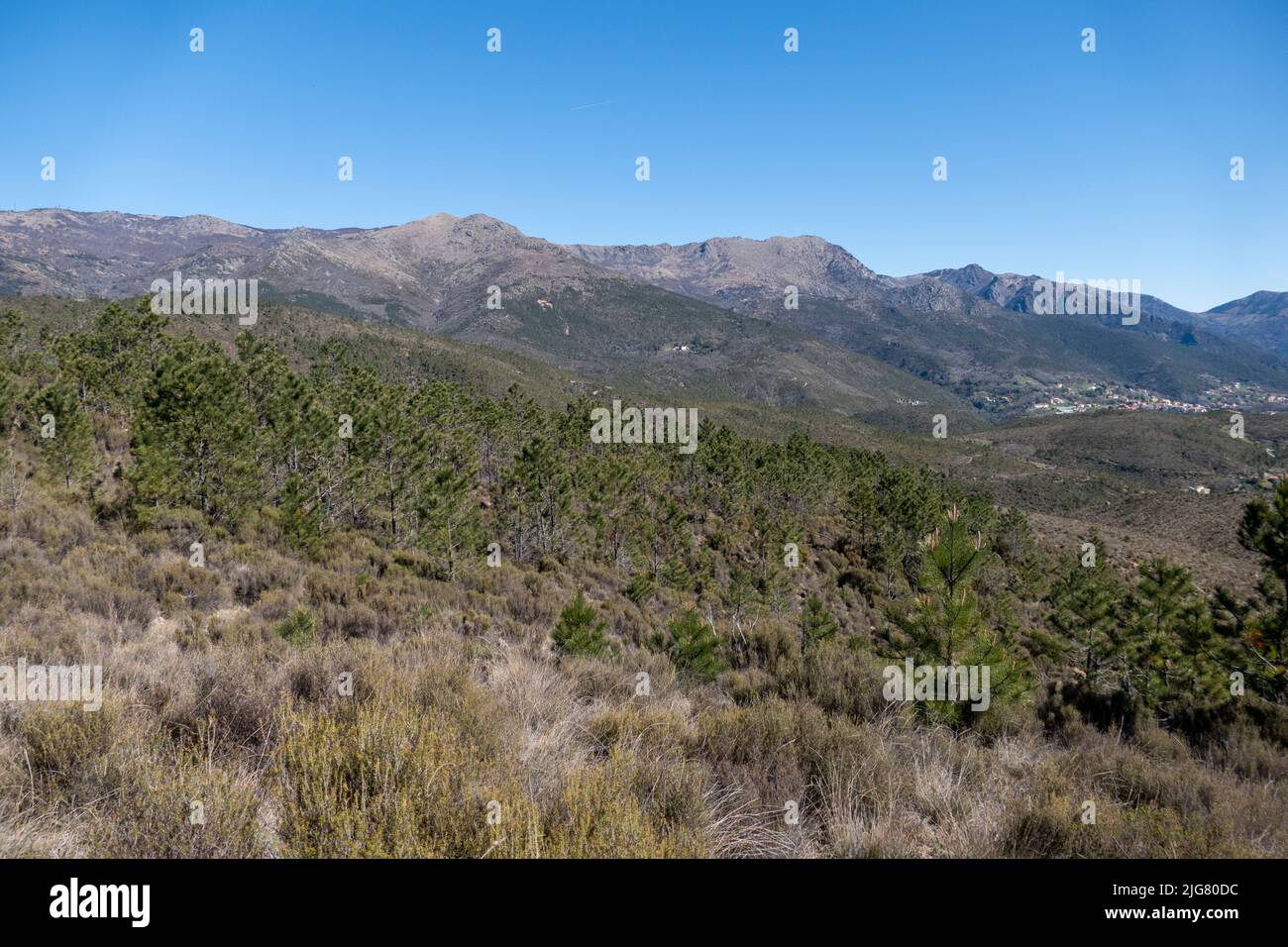 Village under mountainside hi-res stock photography and images - Alamy