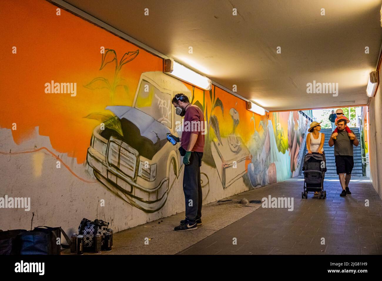Graffitti artist hi-res stock photography and images - Alamy