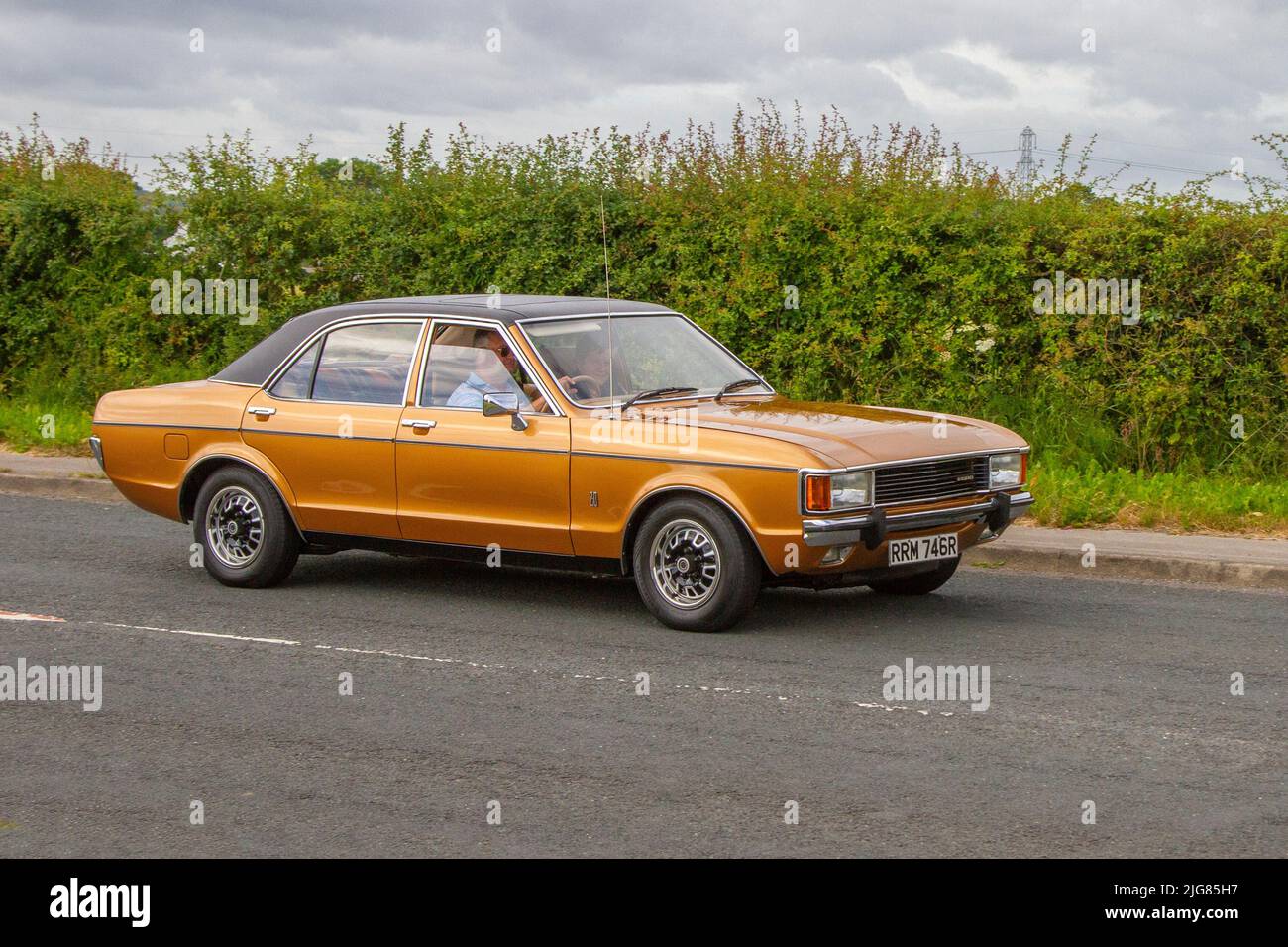 Ford Granada Gl Gold Hi res Stock Photography And Images Alamy ford-granada-gl-gold-hi-res-stock-photography-and-images-alamy