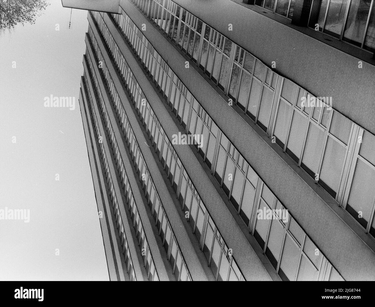 Skyscraper exterior Black and White Stock Photos & Images - Alamy