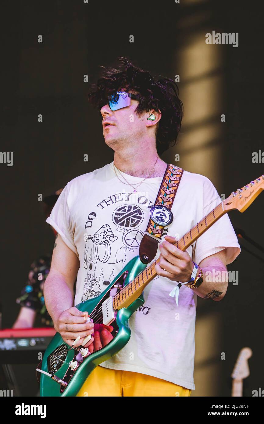 Simon O'Connor of the band Modest Mouse performs on stage at MadCool  Festival in Ifema, Madrid. (Photo by Valeria Magri / SOPA Images/Sipa USA  Stock Photo - Alamy