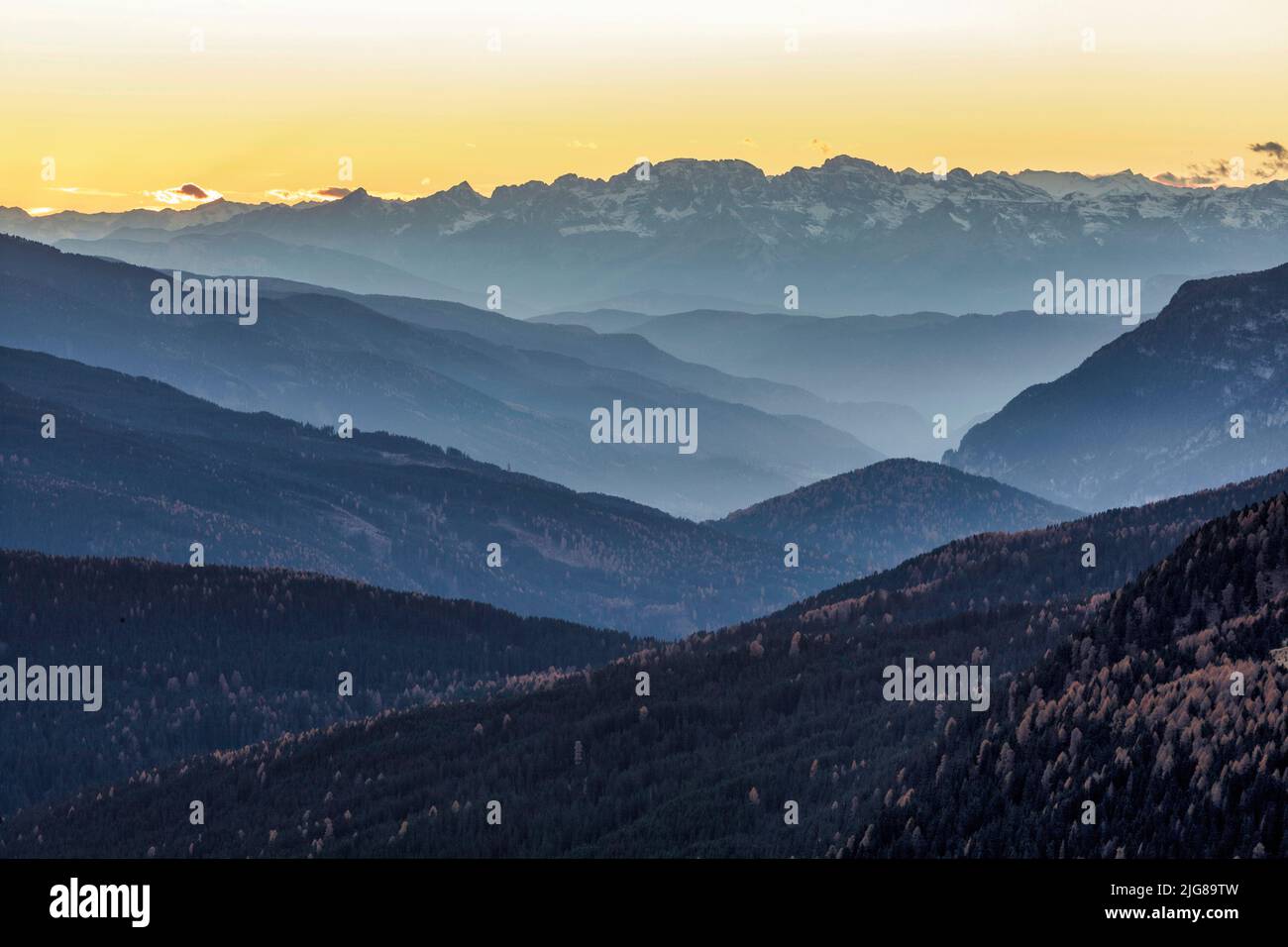 Italy, Trentino Alto Adige, province of Trento, landscape seen from the Caladora / Venegia saddle towards the chain of Lagorai and the valleys below Stock Photo