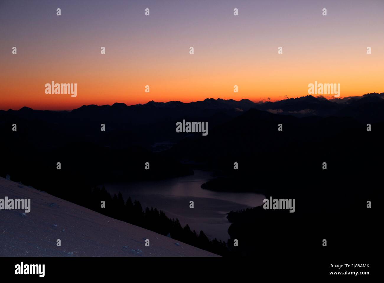 Dawn, winter hiking, ski tour to Simetsberg. View of Walchensee, dawn, Germany, Bavaria, Walchensee, Einsiedl Stock Photo