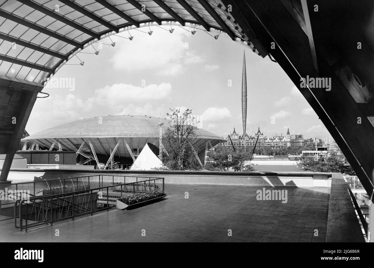 Festival of Britain, South Bank Exhibition, Belvedere Road, South Bank, Lambeth, Greater London Authority, 15-06-1951. The upstream section of the Festival of Britain exhibition, showing the Dome of Discovery and Skylon, seen from the Waterloo Station entrance. The original caption reads: &quot;The upstream section of the Exhibition seen from the Waterloo Station entrance. The arch contains laminated timber presented by the Canadian Forestry Commission&quot;. Stock Photo