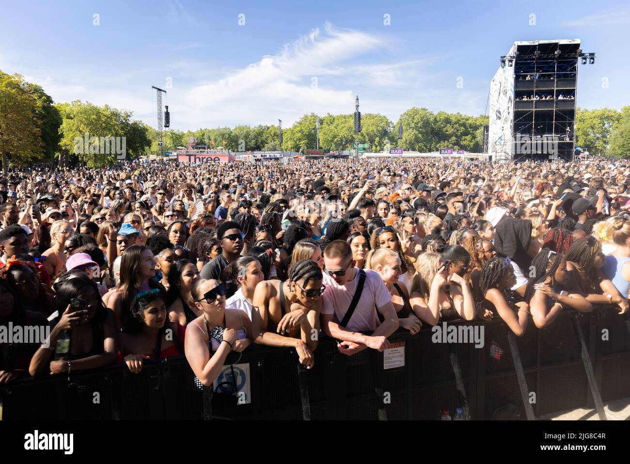 crowds-in-finsbury-park-ahead-of-the-wireless-festival-at-finsbury-park
