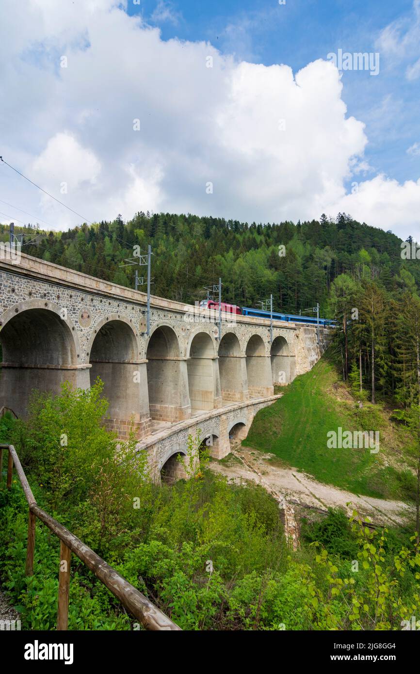 Breitenstein, Semmeringbahn (Semmering Railway), viaduct Gamperlgraben-Viadukt, Railjet train in the Vienna Alps, Lower Austria, Austria Stock Photo