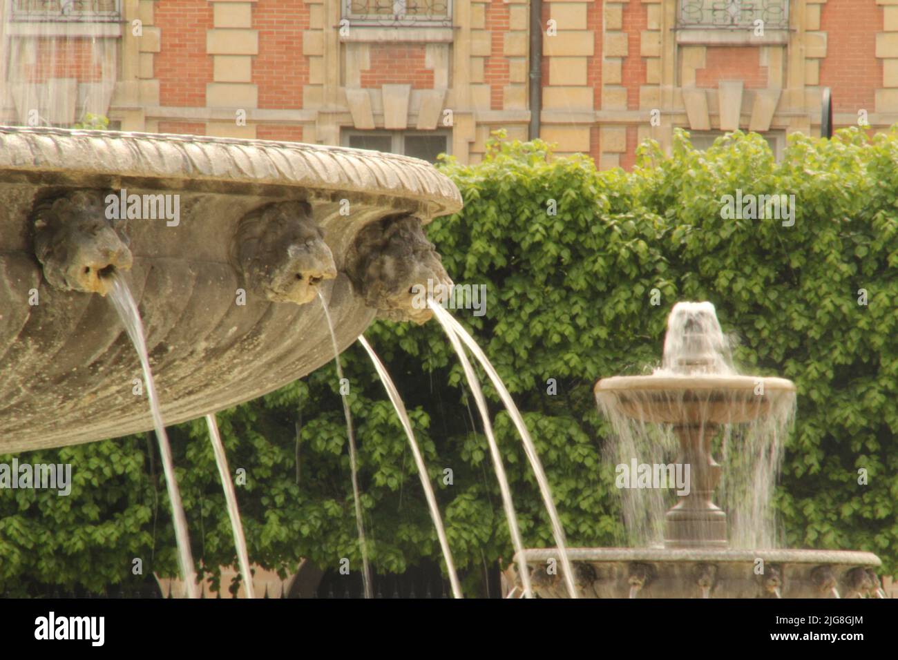 Stone water splash hi-res stock photography and images - Alamy