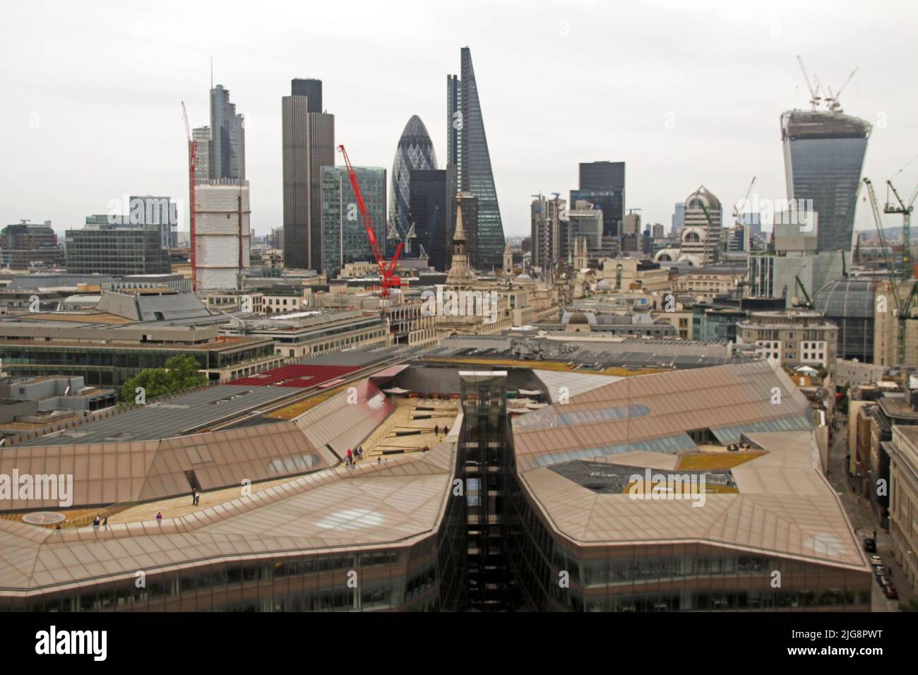 Modern and historical buildings in london hi-res stock photography and ...
