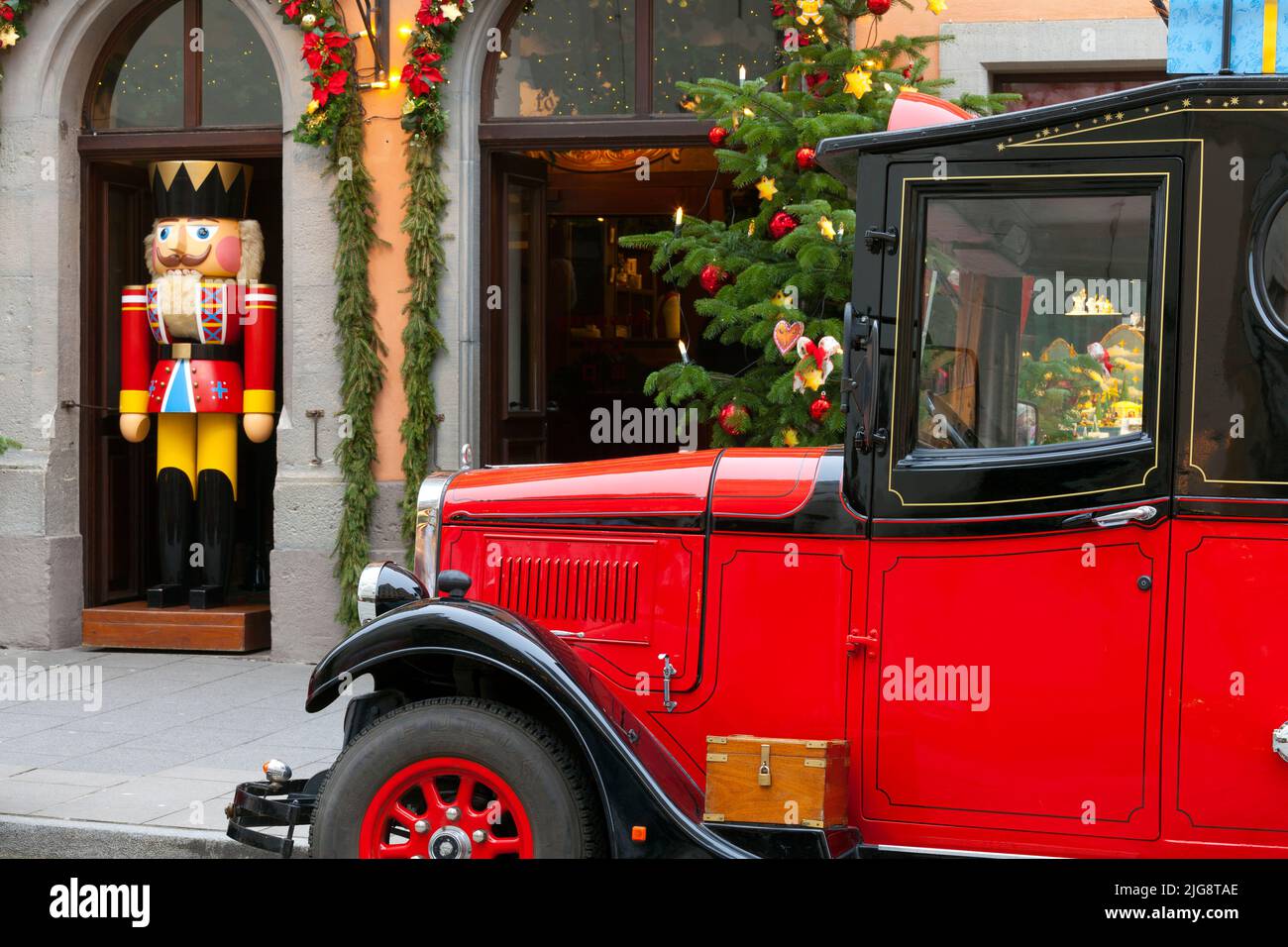 Antique Car outside a store decorated with Christmas decorations, Rothenburg ob der Tauber, Bavaria, Germany. Stock Photo