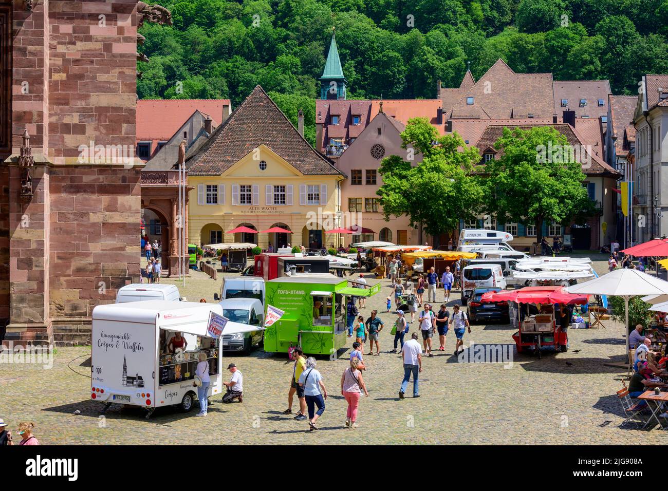 Germany, Baden-Wuerttemberg, Black Forest, Freiburg, market on the cathedral square. Stock Photo