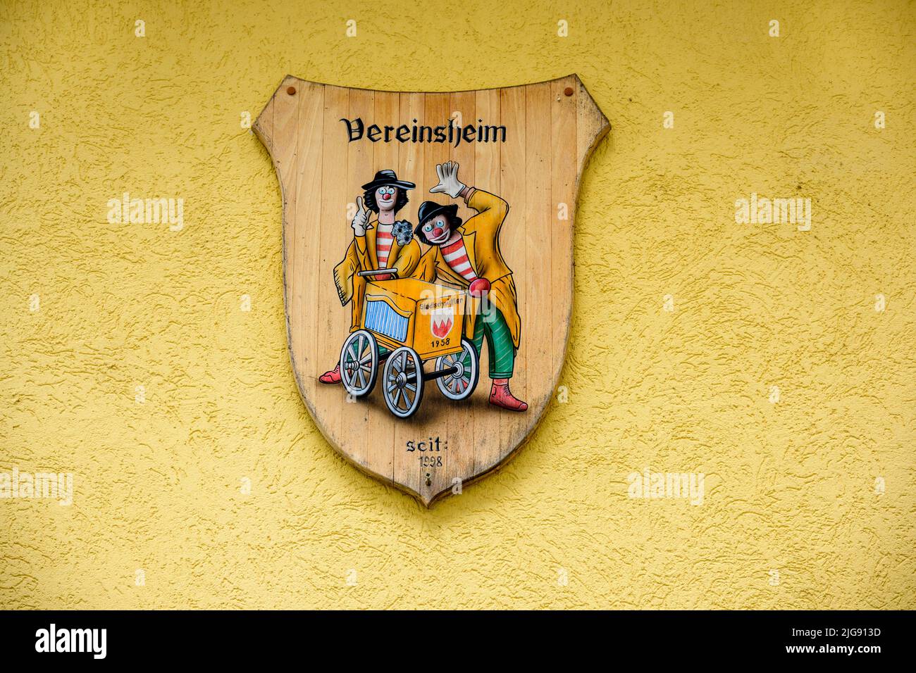 Germany, Baden-Wuerttemberg, Black Forest, Waldshut-Tiengen, wooden sign 'Stadtschnüffler Tiengen e.V.' Stock Photo
