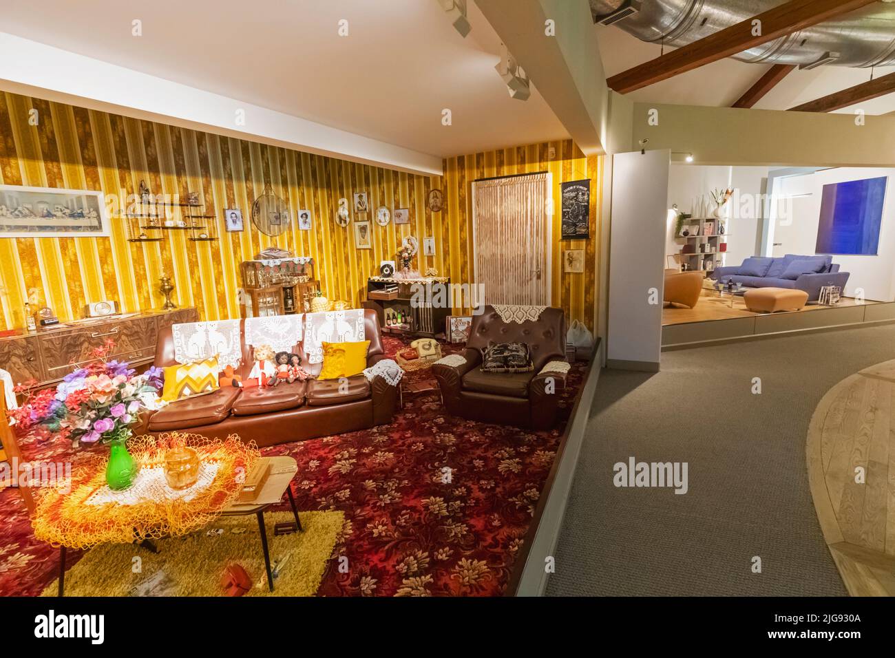 England, London, Shoredith, Museum of the Home, Interior View of Period Living Room Displays Stock Photo