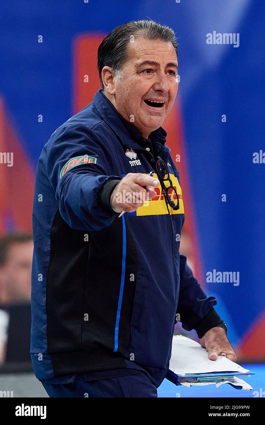 Gdansk, Poland. 08th July, 2022. Coach of the Italian national team Ferdinando De Giorgi in action during the 2022 men's FIVB Volleyball Nations League match between Italy and Serbia in Gdansk, Poland, 08 July 2022. Credit: PAP/Alamy Live News Stock Photo