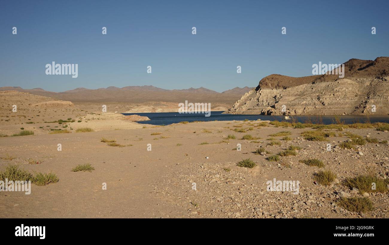 Lake Mead, USA. 8th July, 2022. Photo taken on July 5, 2022 shows a white band of dried rocks around Lake Mead near Echo Bay in Nevada, the United States. Surrounded by a white band of dried rocks, the vast drop in water levels is visible this week at Lake Mead, the biggest reservoir in the United States, which has been shrinking amid a two-decade-long megadrought. Credit: Zeng Hui/Xinhua/Alamy Live News Stock Photo