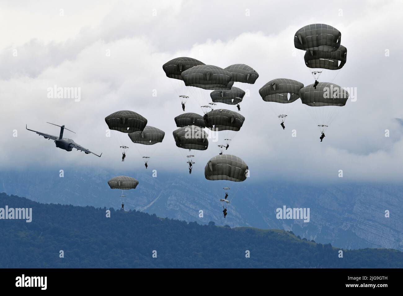 4th alpini paratroopers regiment hi-res stock photography and images ...