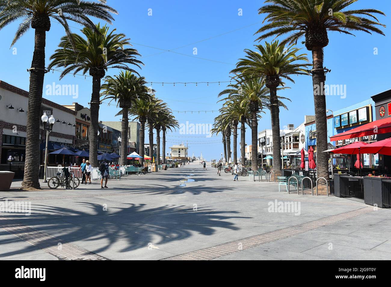 HERMOSA BEACH , CALIFORNIA - 15 SEPT 2021: The pier Plaza, , a pedestrian mall leading to the pier. Stock Photo